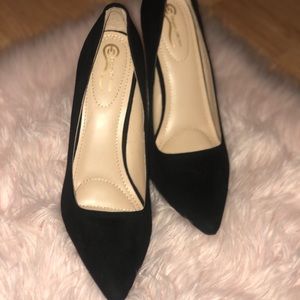 Black pumps *Super Low Price 🚨 *